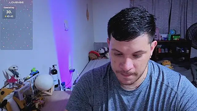 Snapshot of ryden_01 chatting on 03/05/26, 12:39 ryden 01 online show from 03/05/26, 12:39