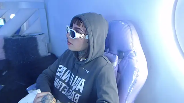 Gyal 8  online show from 10/25/25, 04:35