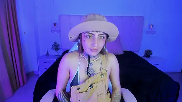 Gyal 8  online show from 12/14/25, 04:07