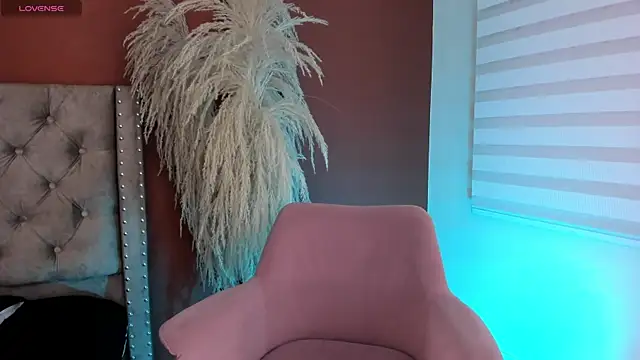 angela fiory online show from 12/05/25, 08:27