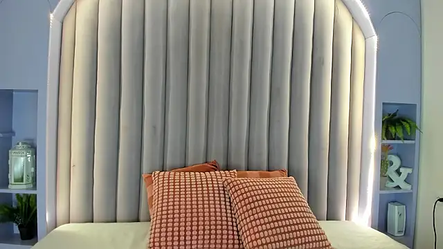 Snapshot of MyApril__ chatting on 02/20/26, 11:43 MyApril online show from 02/20/26, 11:43