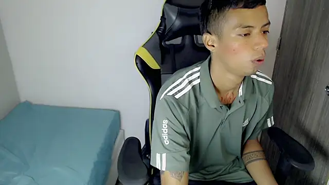 Snapshot of Nando_coll chatting on 10/17/25, 11:35 Nando coll online show from 10/17/25, 11:35