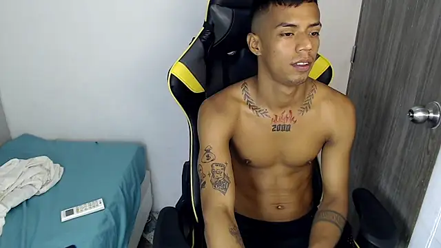 Snapshot of Nando_coll chatting on 10/18/25, 11:33 Nando coll online show from 10/18/25, 11:33