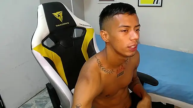 Snapshot of Nando_coll chatting on 10/20/25, 01:00 Nando coll online show from 10/20/25, 01:00