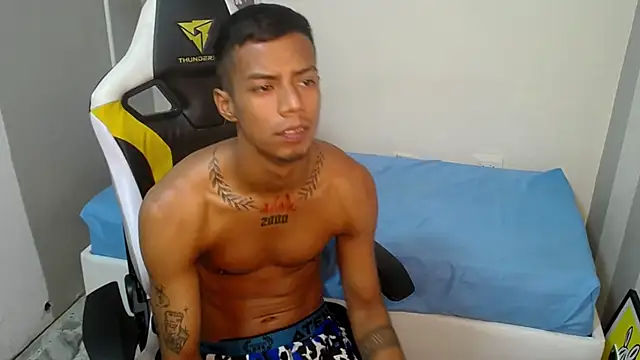 Snapshot of Nando_coll chatting on 10/27/25, 12:20 Nando coll online show from 10/27/25, 12:20