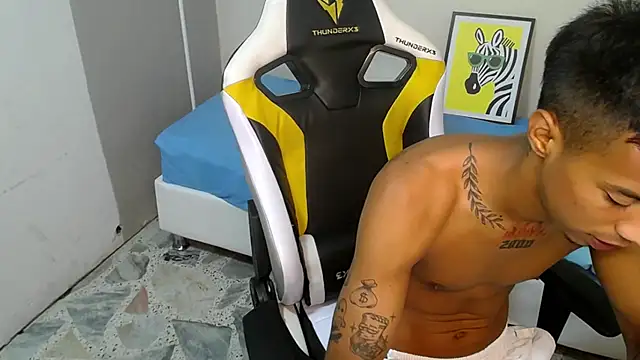 Snapshot of Nando_coll chatting on 10/28/25, 11:25 Nando coll online show from 10/28/25, 11:25