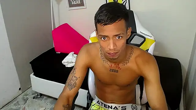 Snapshot of Nando_coll chatting on 11/15/25, 12:02 Nando coll online show from 11/15/25, 12:02