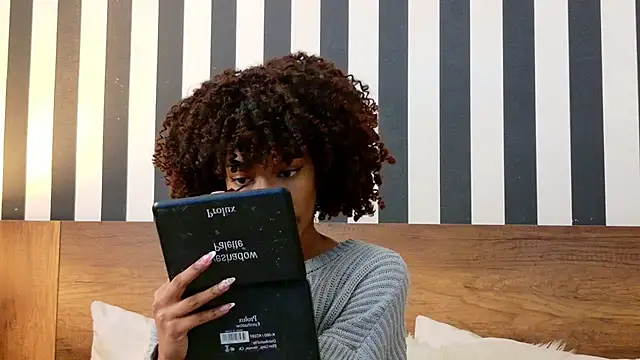 Stellaciel  online show from 10/24/25, 10:28