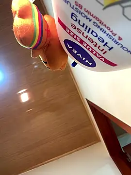 Aphrill online show from 12/16/25, 08:14