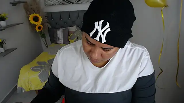 Snapshot of hotlesby_valery chatting on 10/16/25, 07:04 hotlesby valery online show from 10/16/25, 07:04