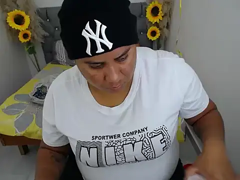 Snapshot of hotlesby_valery chatting on 10/25/25, 12:13 hotlesby valery online show from 10/25/25, 12:13