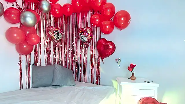 Snapshot of CarolinaGomez_ chatting on 02/14/26, 07:43 CarolinaGomez online show from 02/14/26, 07:43