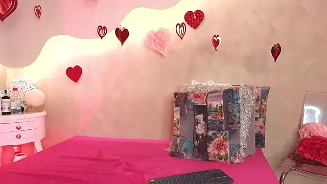 Snapshot of SaraGuzmann chatting on 02/19/26, 07:32 SaraGuzmann online show from 02/19/26, 07:32