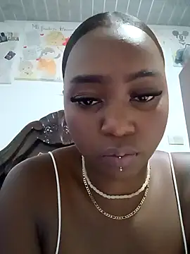 Snapshot of SaraGuzmann chatting on 02/21/26, 05:52 SaraGuzmann online show from 02/21/26, 05:52