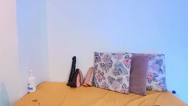 SaraGuzmann online show from 03/31/26, 08:09