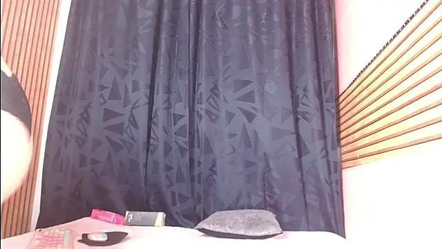 Snapshot of Melii_idalgo chatting on 11/28/25, 03:09 Melii idalgo online show from 11/28/25, 03:09