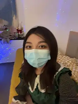 Snapshot of fioralba chatting on 10/23/25, 12:43 fioralba online show from 10/23/25, 12:43