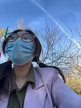 Snapshot of fioralba chatting on 10/28/25, 01:58 fioralba online show from 10/28/25, 01:58