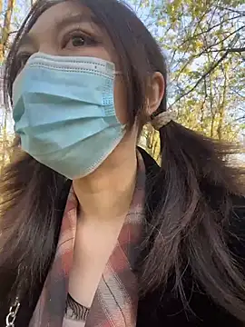 Snapshot of fioralba chatting on 11/05/25, 01:55 fioralba online show from 11/05/25, 01:55