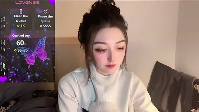 Snapshot of fioralba chatting on 12/18/25, 04:35 fioralba online show from 12/18/25, 04:35