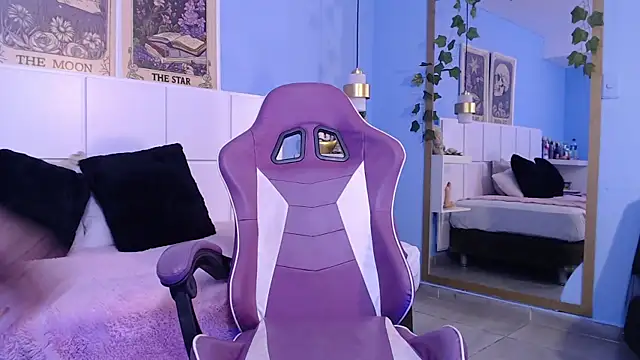 PenelopeBond online show from 12/05/25, 07:17