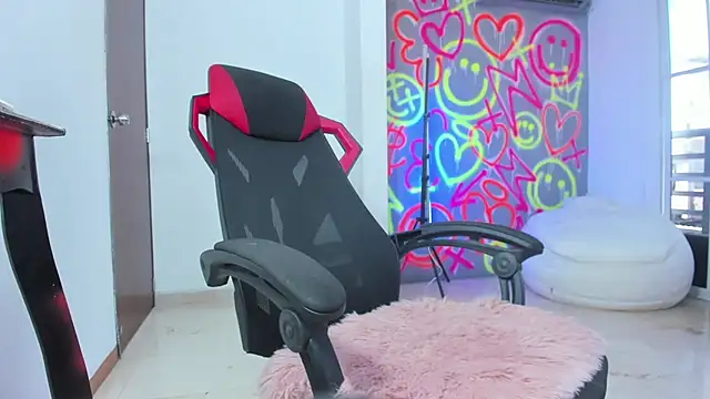 Snapshot of ZOE_ROSE4 chatting on 12/18/25, 02:45 ZOE ROSE4 online show from 12/18/25, 02:45