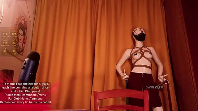 Snapshot of Giantess_Eva chatting on 10/15/25, 04:51 Giantess Eva online show from 10/15/25, 04:51