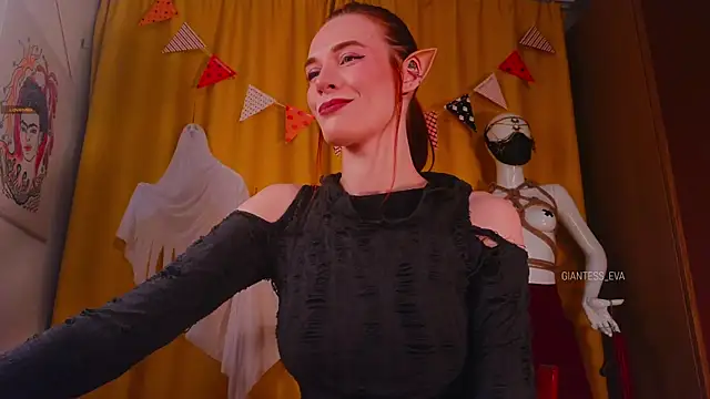 Snapshot of Giantess_Eva chatting on 10/28/25, 05:15 Giantess Eva online show from 10/28/25, 05:15