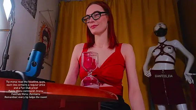 Snapshot of Giantess_Eva chatting on 11/24/25, 06:18 Giantess Eva online show from 11/24/25, 06:18