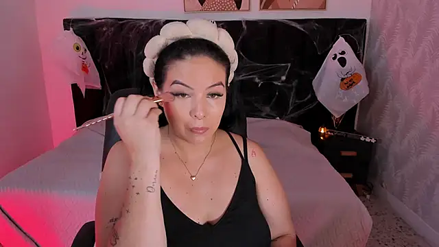 camiladuke7 online show from 10/28/25, 07:38