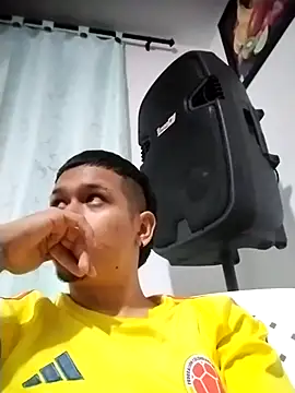 Snapshot of Mohamedxxx13 chatting on 10/18/25, 11:05 Mohamedxxx13 online show from 10/18/25, 11:05