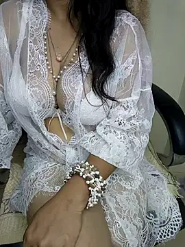 Snapshot of Hey_Jully chatting on 10/08/25, 04:43 Hey Jully online show from 10/08/25, 04:43