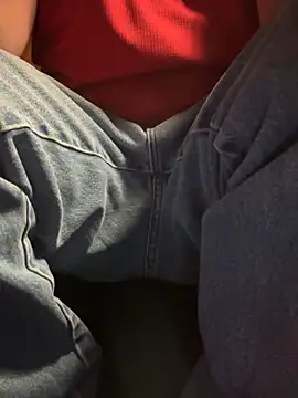 Snapshot of playtime87 chatting on 12/19/25, 10:39 playtime87 online show from 12/19/25, 10:39