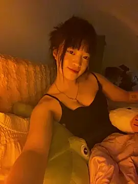 Snapshot of Tramy_xx chatting on 06/14/26, 01:57 Tramy xx online show from 06/14/26, 01:57