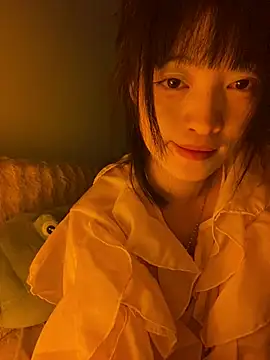 Snapshot of Tramy_xx chatting on 06/18/26, 04:44 Tramy xx online show from 06/18/26, 04:44