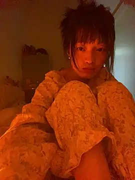 Snapshot of Tramy_xx chatting on 07/03/26, 02:12 Tramy xx online show from 07/03/26, 02:12