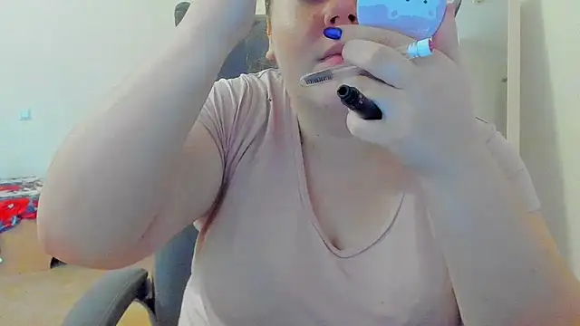 Snapshot of Liza-Mendez chatting on 11/15/25, 06:33 Liza-Mendez online show from 11/15/25, 06:33