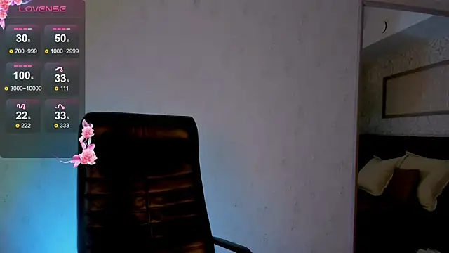 Snapshot of babyy_gloria chatting on 12/18/25, 02:28 babyy gloria online show from 12/18/25, 02:28