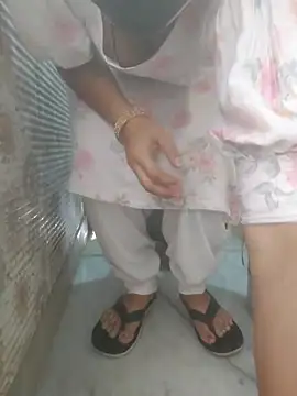 Snapshot of Cute-Charvii chatting on 11/05/25, 03:50 Cute-Charvii online show from 11/05/25, 03:50