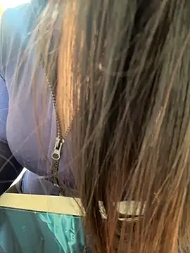 Snapshot of AZ37866 chatting on 11/20/25, 02:01 AZ37866 online show from 11/20/25, 02:01