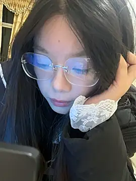 Snapshot of AZ37866 chatting on 11/20/25, 02:06 AZ37866 online show from 11/20/25, 02:06