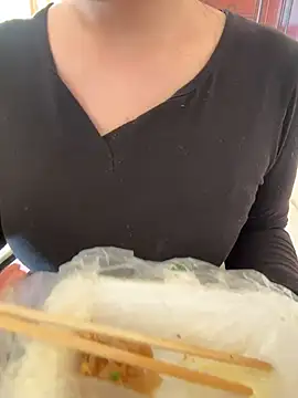 Snapshot of AZ37866 chatting on 12/16/25, 03:44 AZ37866 online show from 12/16/25, 03:44