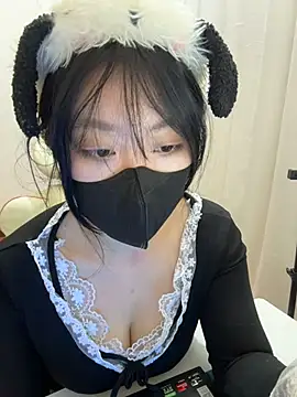 Snapshot of AZ37866 chatting on 12/18/25, 01:17 AZ37866 online show from 12/18/25, 01:17