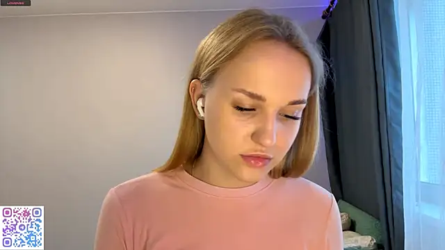 TanekaBoitel online show from 10/31/25, 11:11