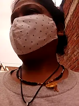 Snapshot of Mona_darling21 chatting on 10/29/25, 05:20 Mona darling21 online show from 10/29/25, 05:20