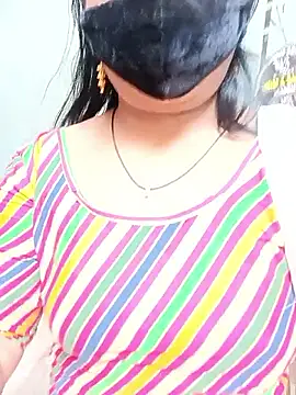 Snapshot of Mona_darling21 chatting on 11/06/25, 07:42 Mona darling21 online show from 11/06/25, 07:42