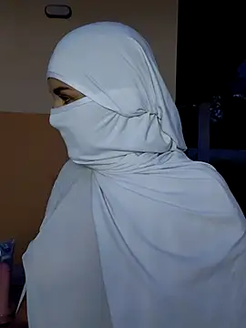 Snapshot of sahara1_ chatting on 10/24/25, 11:23 sahara1 online show from 10/24/25, 11:23