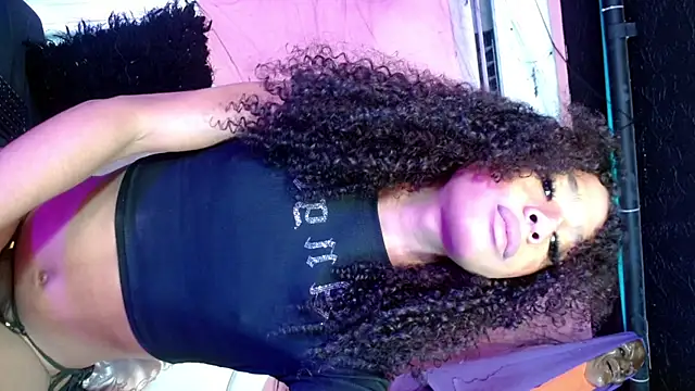 Snapshot of _IsabellaRousse chatting on 10/25/25, 07:08 IsabellaRousse online show from 10/25/25, 07:08