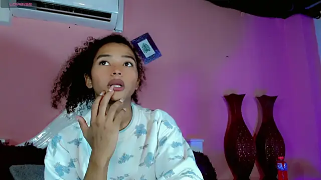 Snapshot of _IsabellaRousse chatting on 11/09/25, 07:34 IsabellaRousse online show from 11/09/25, 07:34