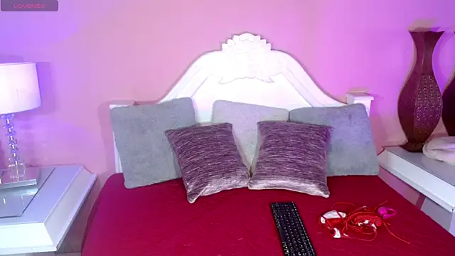 Snapshot of _IsabellaRousse chatting on 11/20/25, 07:57 IsabellaRousse online show from 11/20/25, 07:57